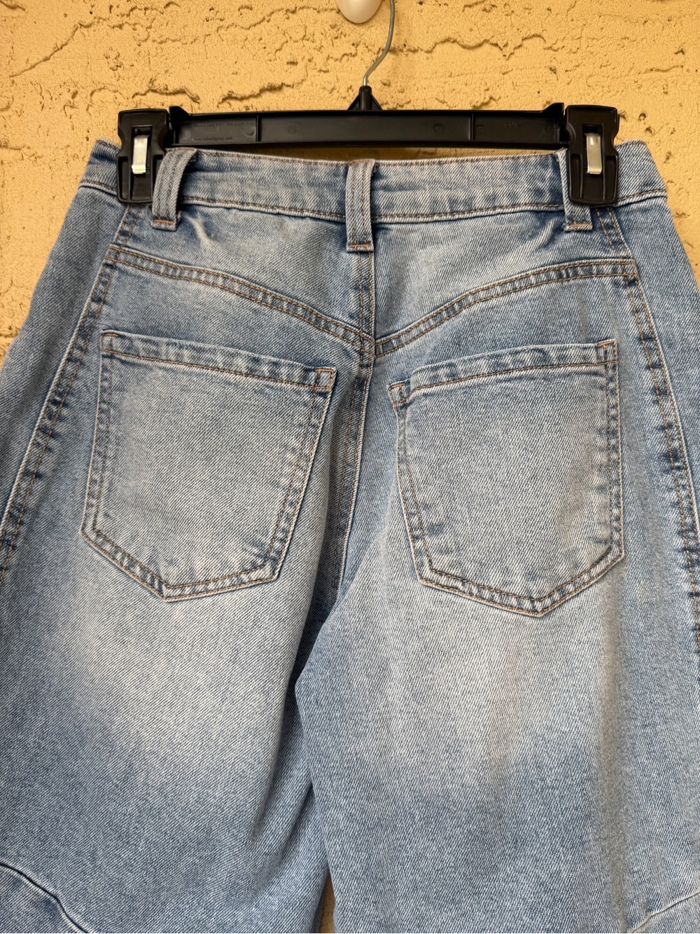 BCBGeneration Barrel Leg Jeans 0/24 Light Blue - Picture 7 of 12
